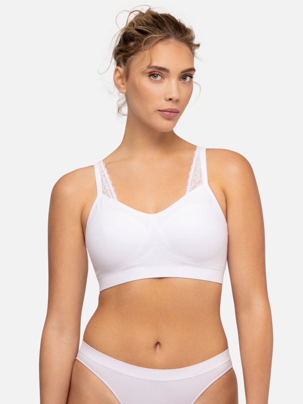 UNDEROUTFIT-The Comfort Bra With Lace Straps-445